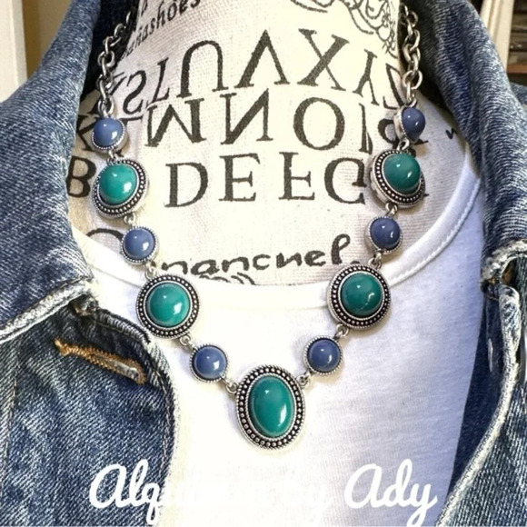 Resin Turquoise color medallions silver statement necklace conch style - Picture 1 of 3